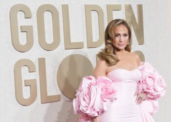 Jennifer López recibe el Premio Orgullo