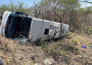 Accidente vial en carretera a Huehuetlán deja 2 muertos y 10 heridos