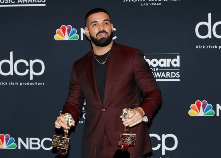 Drake usa Inteligencia Artificial para recrear voces de Tupac y Snoop Dogg