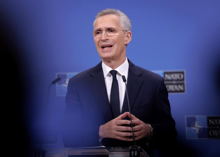 Aliados de la OTAN se comprometen a proporcionar más defensas aéreas a Ucrania