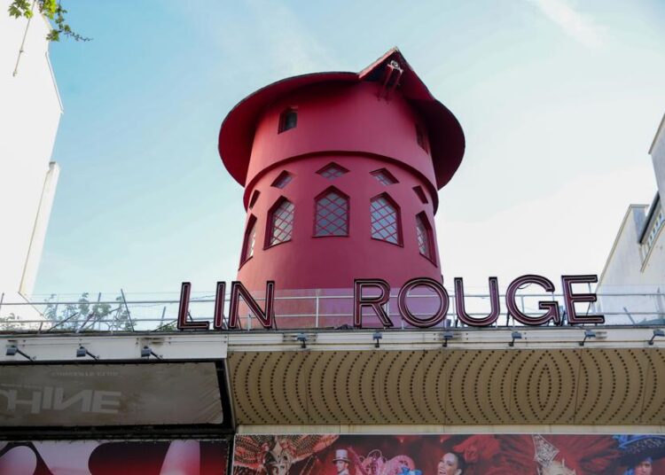 Moulin Rouge amanece sin aspas por primera vez en 135 años