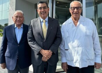 Sergio Salomón se reúne con los exmandatarios Pacheco Pulido y Morales Flores