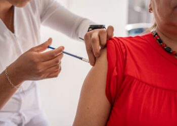 Invitan a jornada de vacunación permanente contra COVID-19