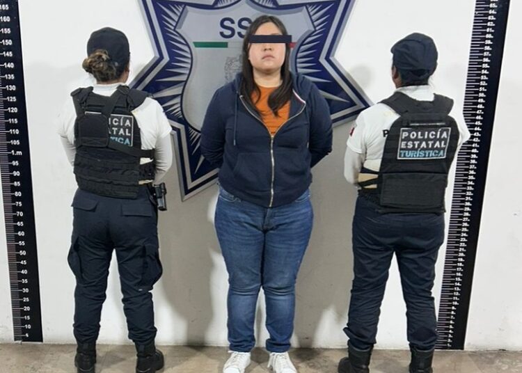 Mujer fue detenida en posesión de un vehículo robado