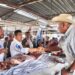Lalo Rivera dialoga con habitantes de Tepeaca