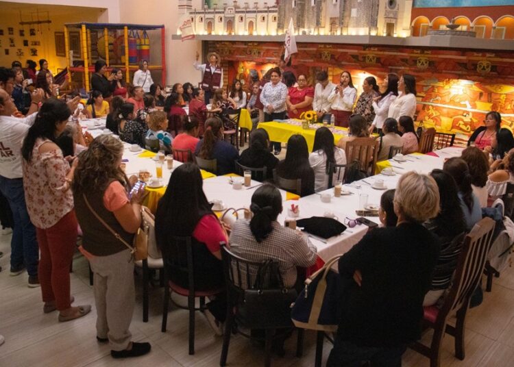Tonantzin Fernández firma compromiso en favor de las mujeres de San Pedro Cholula