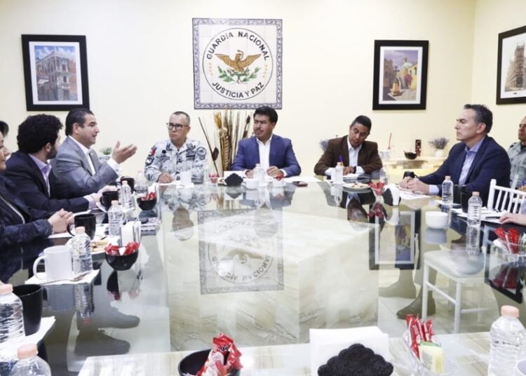 Aquino encabeza reunión de seguridad en la XXV Zona Militar