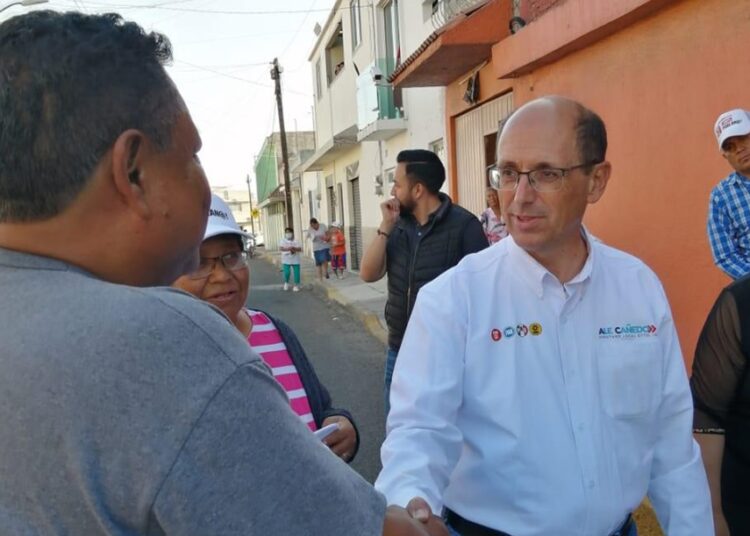 Ale Cañedo recorre colonia Cuauhtémoc en el norte de la ciudad de Puebla