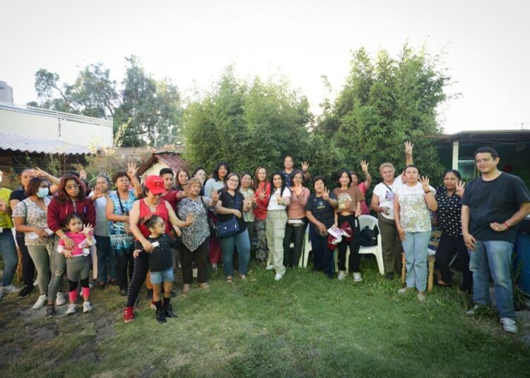 Nora Escamilla apoya a jefas de familia en Puebla