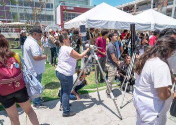 Comunidad Upaep observó el eclipse parcial de sol