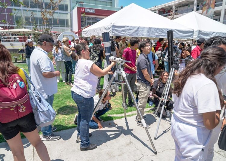 Comunidad Upaep observó el eclipse parcial de sol