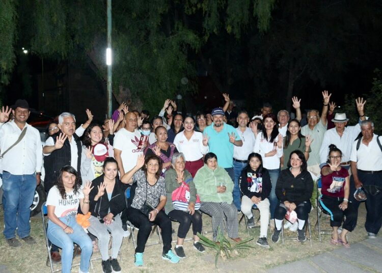Tonantzin Fernández se reúne con vecinos de El Campanario