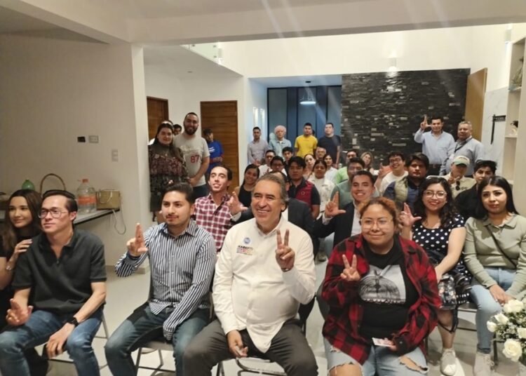Jóvenes cierran filas con Humberto Aguilar