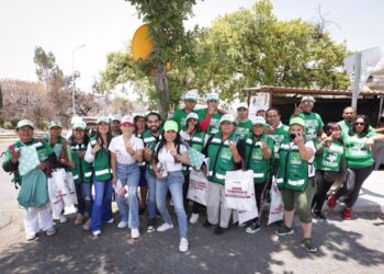 Nora Escamilla recorre la Colonia Galaxia La Calera