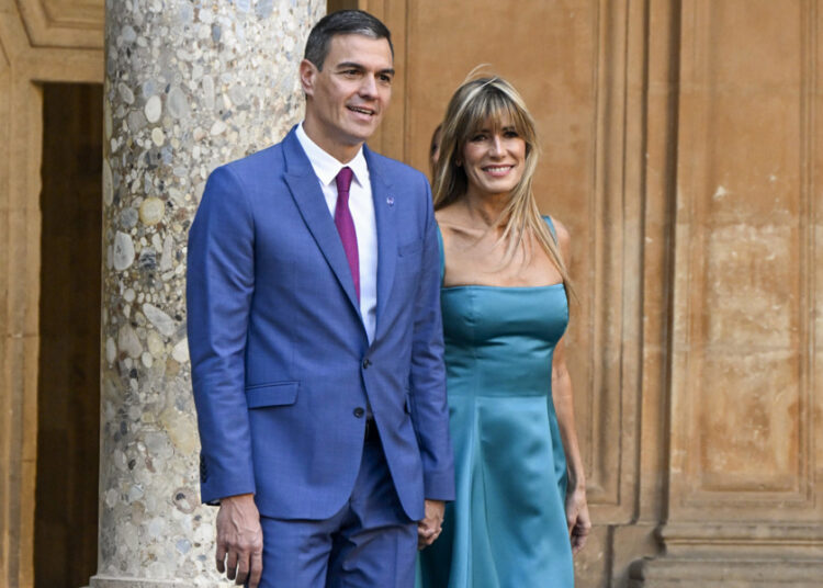 Presidente de España reflexionará si renuncia tras denuncia por corrupción contra su esposa