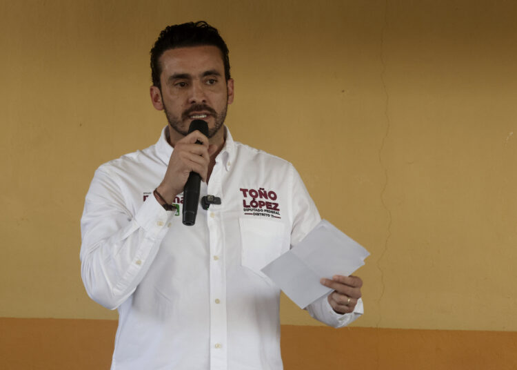 Presentan denuncia por delitos electorales por tinacos azules