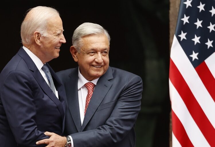 Biden y AMLO acuerdan ‘medidas inmediatas’ para reducir cruces fronterizos