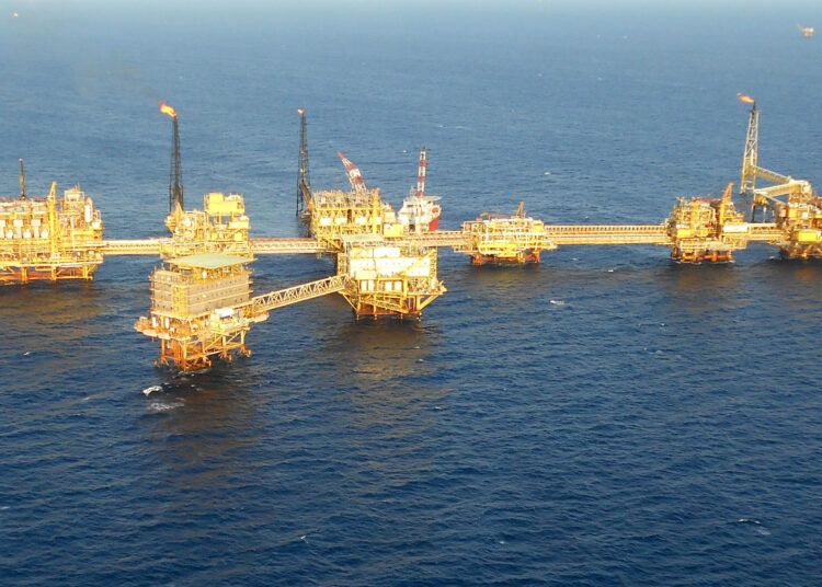 Incendio en plataforma de Pemex deja un muerto y 9 heridos en Campeche