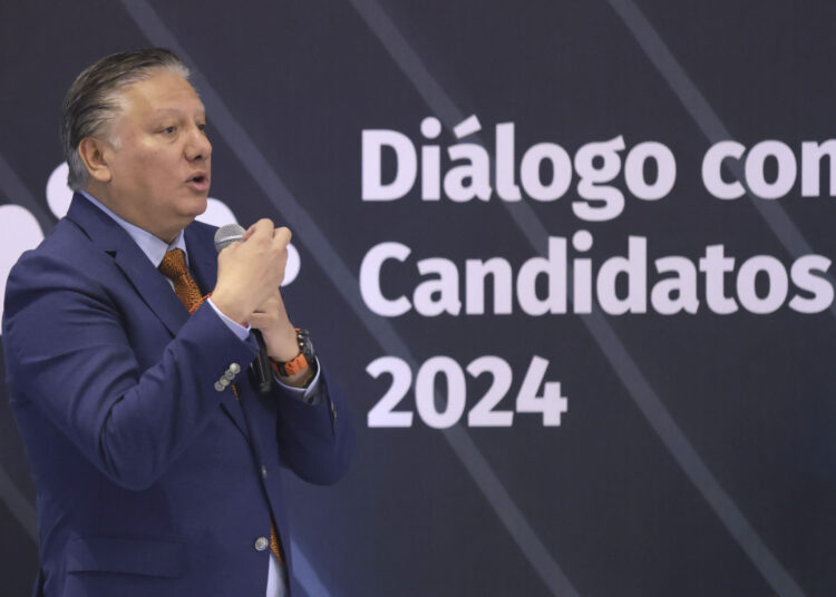 Denunciarán a Rivera por usar colores del Ayuntamiento