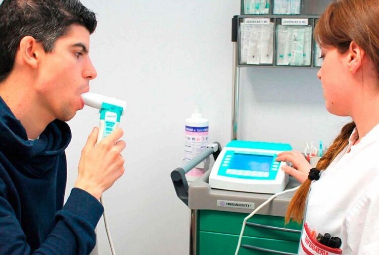 Salud realiza espirometrías para prevenir enfermedades pulmonares