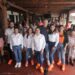 Fernando Morales conversa con líderes de las comunidades de Zacatlán