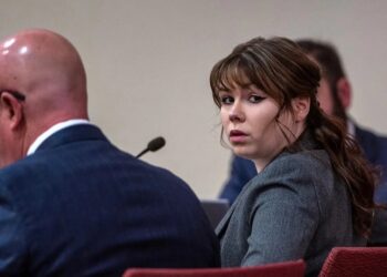 Condenan a 18 meses de cárcel a armera de ‘Rust’ por muerte de directora de fotografía