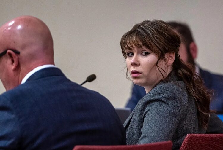 Condenan a 18 meses de cárcel a armera de ‘Rust’ por muerte de directora de fotografía