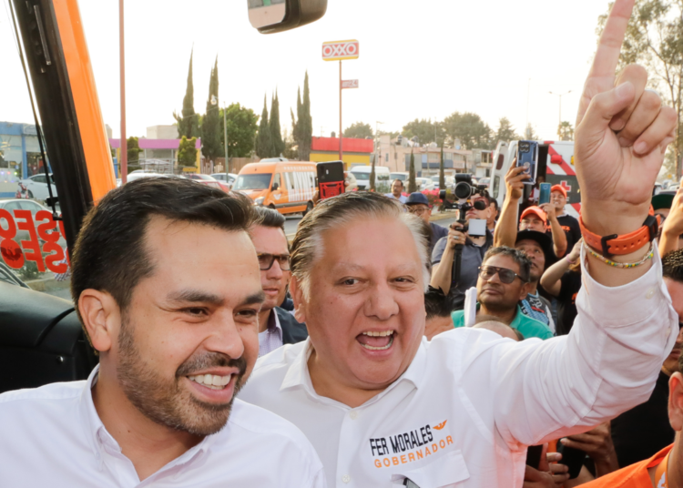 Fernando Morales y Jorge Máynez pintan a San Martín Texmelucan de naranja