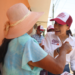 Mónica Silva recorre Loma Bella para llevar mensaje de Chedraui