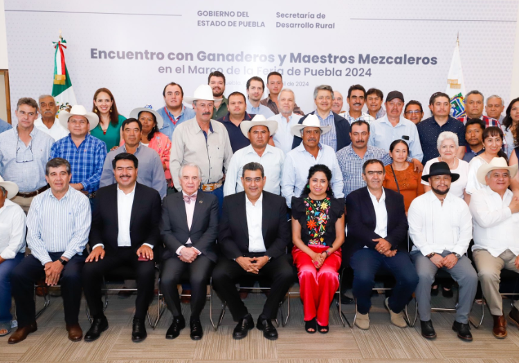 Obtienen mezcales de Puebla reconocimiento nacional e internacional
