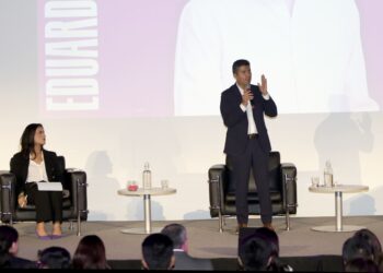Lalo Rivera presenta sus propuestas en Tec de Monterrey