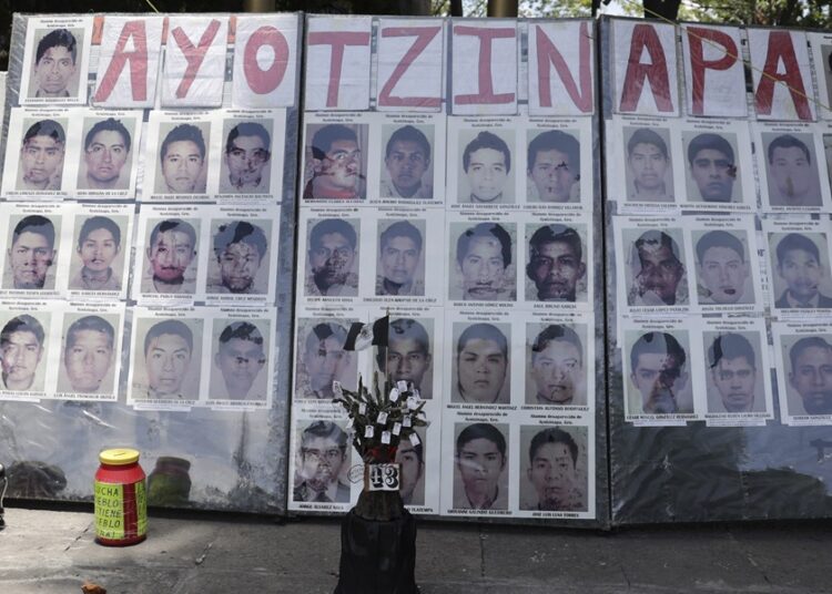 AMLO se reunirá con padres de Ayotzinapa después de elecciones