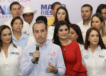 Riestra promete ‘Fuerza Violeta’ ante alumnos de Upaep
