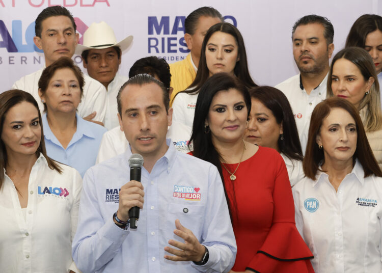Riestra promete ‘Fuerza Violeta’ ante alumnos de Upaep