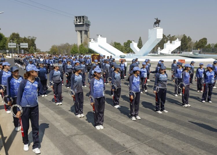 36 escuelas y 12 mil alumnos participarán en el Desfile del 5 de Mayo