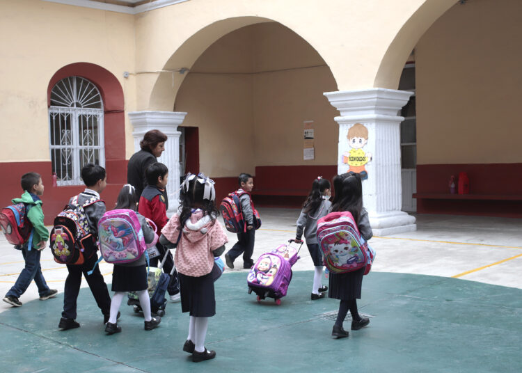 El 8 de abril regresan a clases más de 2 millones de alumnos