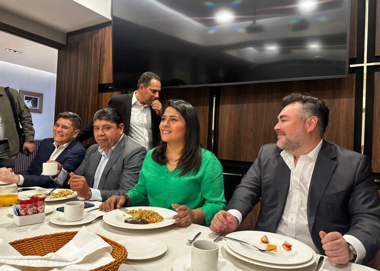 Se reúne Berenice Porquillo con Alfonso Ramírez Cuellar y empresarios de Puebla