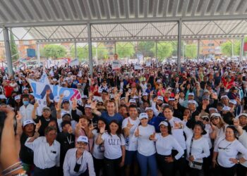 Lalo Rivera anuncia Tarjeta de Salud durante actividad física en Agua Santa
