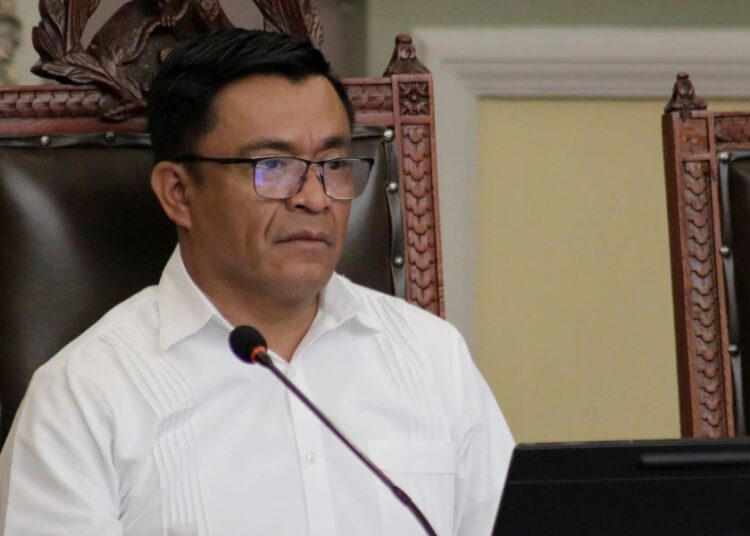 Ayuntamientos deben dejar el reparto de tinacos azules