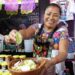 Prueba el tradicional mole miahuateco en la Feria de Puebla