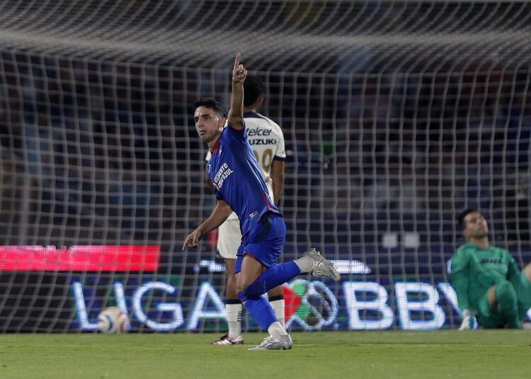 Rivero y Faravelli le dan triunfo al Cruz Azul sobre Pumas