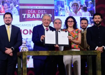 AMLO firma decreto que crea Fondo de Pensiones para el Bienestar