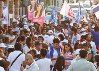Eduardo Rivera se compromete a pavimentar calles en La Guadalupana