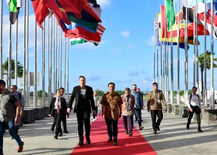 Elon Musk lanza Starlink en Bali para ampliar acceso a internet en Indonesia