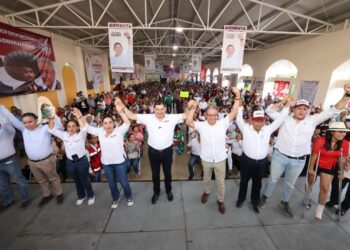 Armenta firma decálogo en la Mixteca poblana