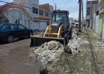 Ayuntamiento retira más de 2 toneladas de desechos que dejaron lluvias y granizadas