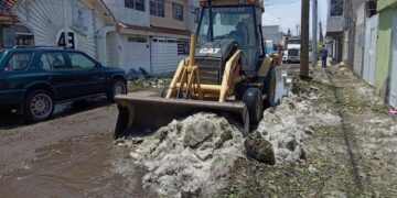 Ayuntamiento retira más de 2 toneladas de desechos que dejaron lluvias y granizadas