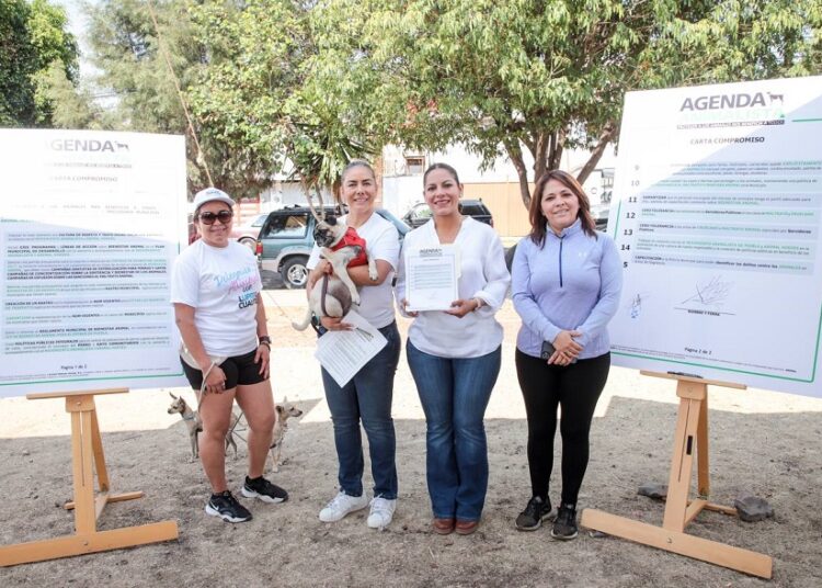 Lupita Cuautle firma carta compromiso de Agenda Animalista