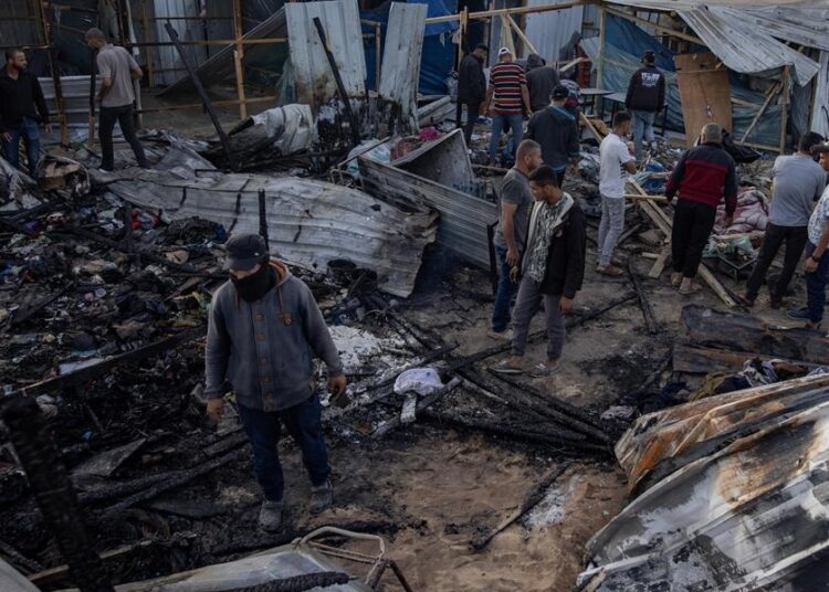 Israel ataca en ‘zona segura’ de Rafah y deja al menos 50 muertos