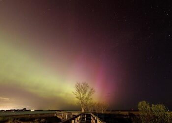 Condiciones geomagnéticas extremas continuarán hoy con auroras boreales
